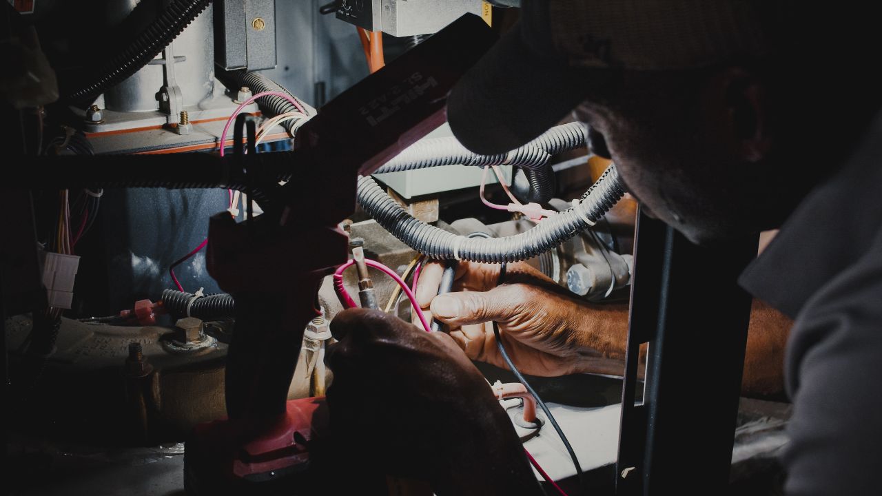 hvac apprentice working